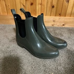 Sam Edelman Olive Green Chelsea Rainboot, size 7
